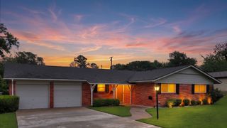 5621 Wedgworth Road, Fort Worth, TX 76133