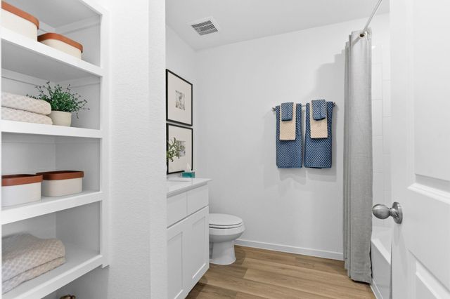 1522 Splashing Wave Drive, Iowa Colony, TX 77583