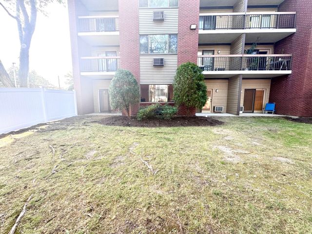 4975 Washington St 109, Boston, MA 02132