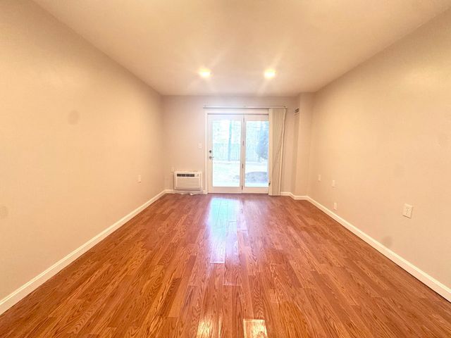 4975 Washington St 109, Boston, MA 02132