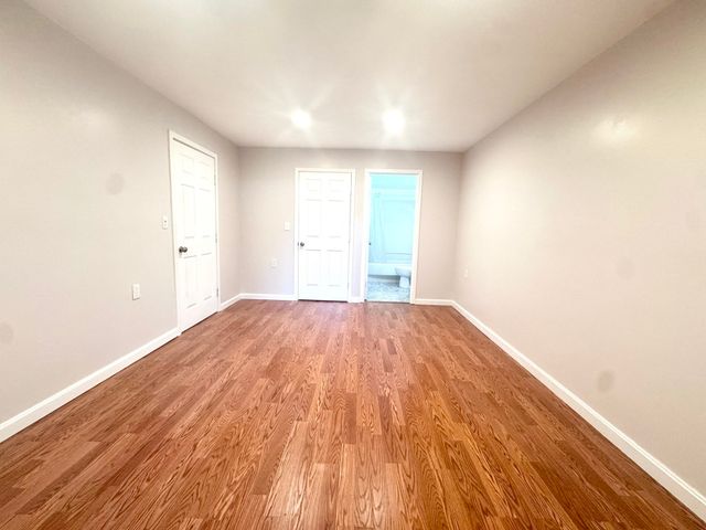 4975 Washington St 109, Boston, MA 02132