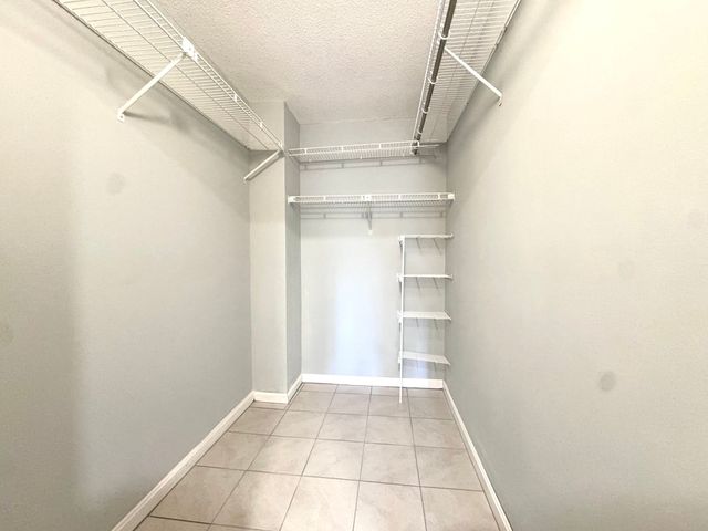 4975 Washington St 109, Boston, MA 02132