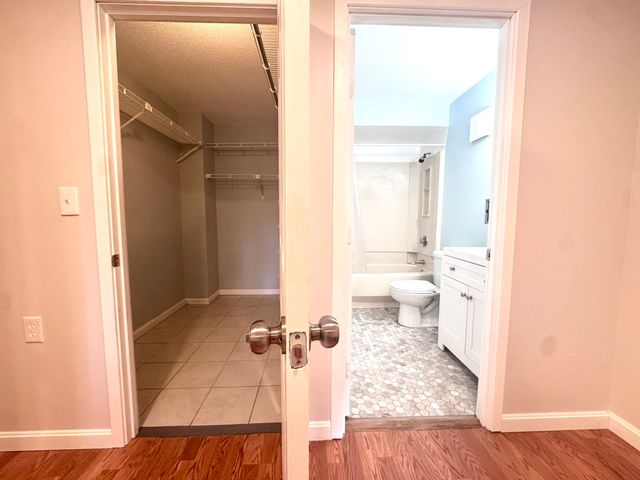 4975 Washington St 109, Boston, MA 02132