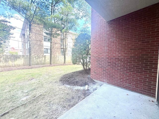 4975 Washington St 109, Boston, MA 02132