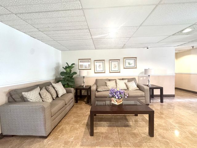 4975 Washington St 109, Boston, MA 02132