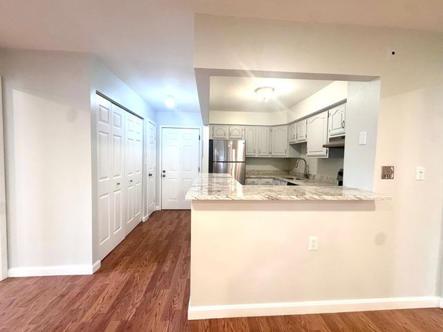 4975 Washington St 109, Boston, MA 02132