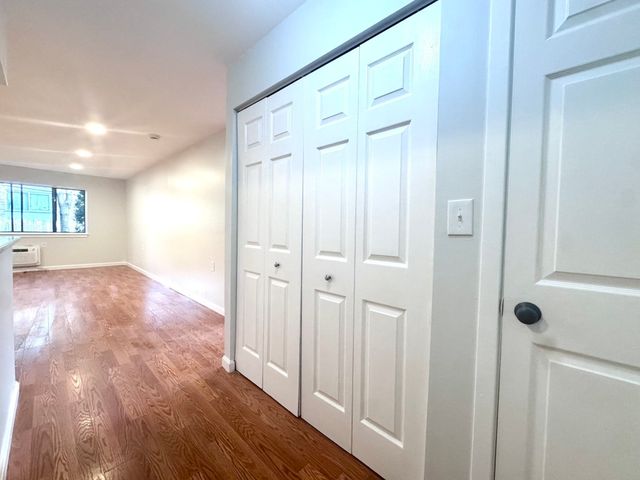 4975 Washington St 109, Boston, MA 02132