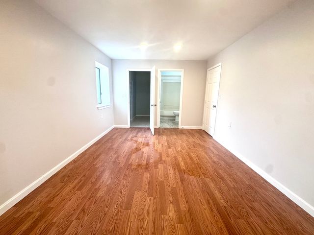 4975 Washington St 109, Boston, MA 02132