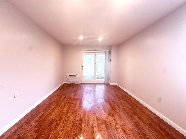 4975 Washington St 109, Boston, MA 02132