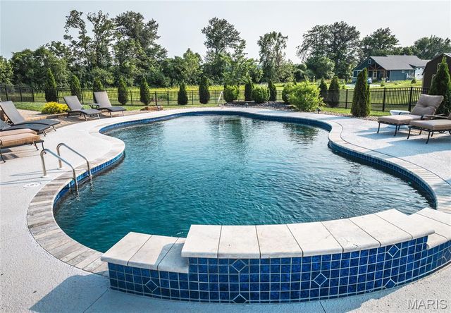 4985 N State Route 157, Edwardsville, IL 62025