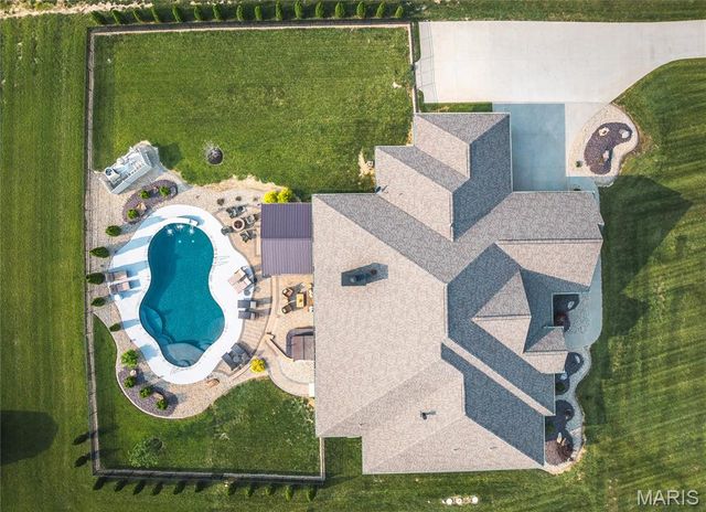 4985 N State Route 157, Edwardsville, IL 62025