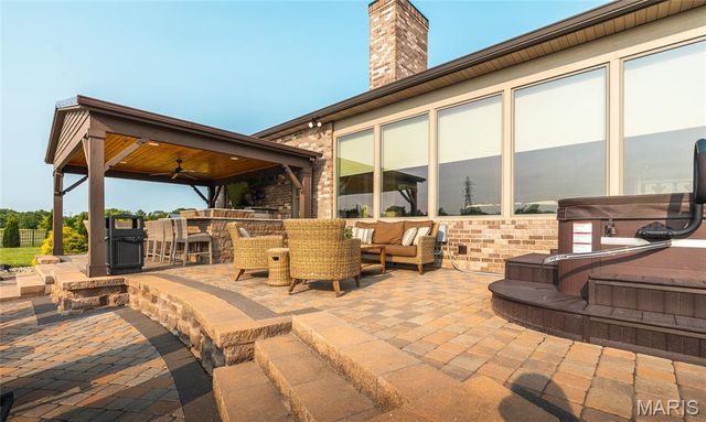 4985 N State Route 157, Edwardsville, IL 62025