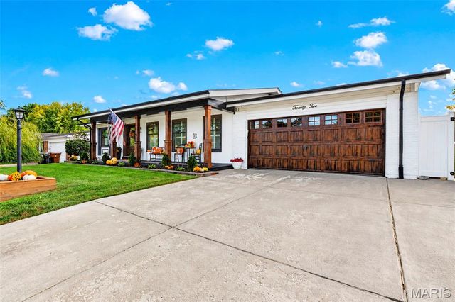 22 S Joyce Ellen Way, St Peters, MO 63376