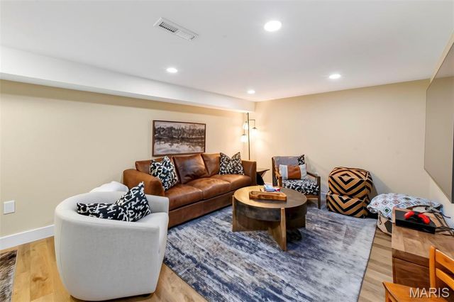 22 S Joyce Ellen Way, St Peters, MO 63376