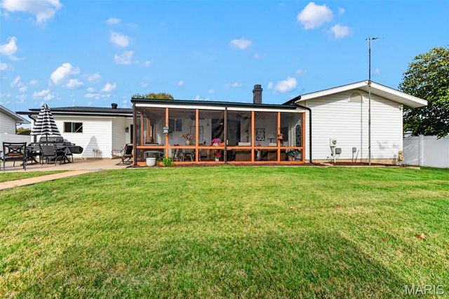 22 S Joyce Ellen Way, St Peters, MO 63376