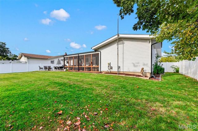 22 S Joyce Ellen Way, St Peters, MO 63376
