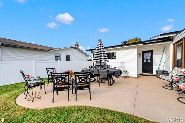 22 S Joyce Ellen Way, St Peters, MO 63376