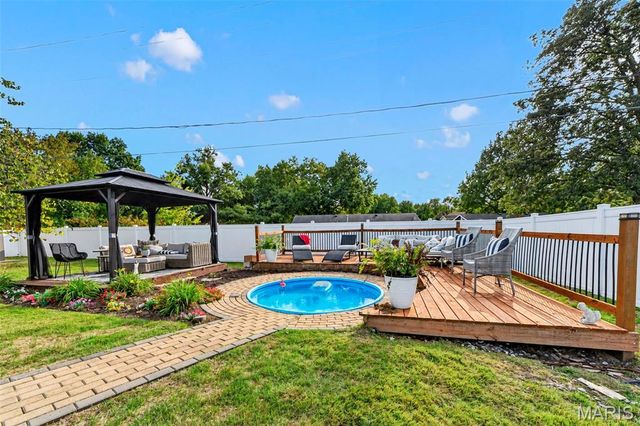 22 S Joyce Ellen Way, St Peters, MO 63376