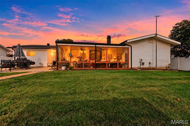 22 S Joyce Ellen Way, St Peters, MO 63376
