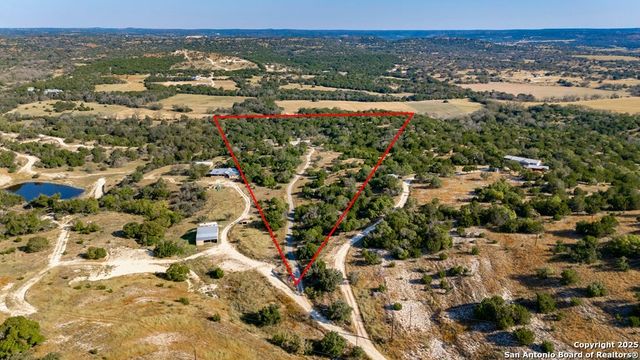 135 Feather Ridge Rd., Center Point, TX 78010