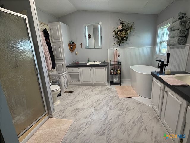 1635 County Road 409, Stockdale, TX 78160