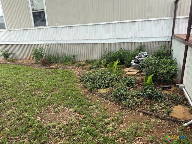 1635 County Road 409, Stockdale, TX 78160