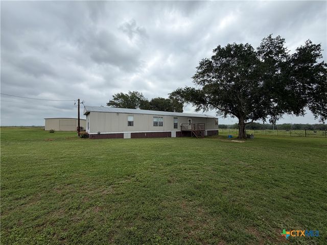 1635 County Road 409, Stockdale, TX 78160