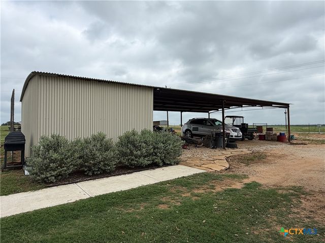 1635 County Road 409, Stockdale, TX 78160