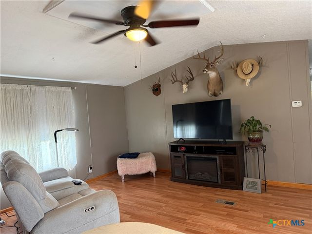 1635 County Road 409, Stockdale, TX 78160