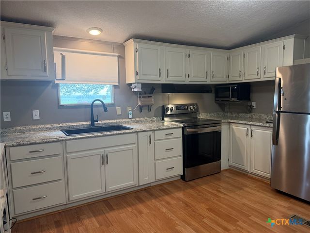 1635 County Road 409, Stockdale, TX 78160