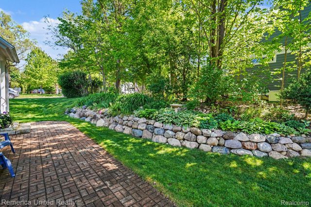 301 River Wood Trail, Milford Village, MI 48381