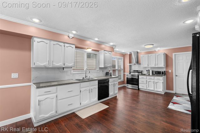 15461 Vincent Street, Clinton Charter Township, MI 48038