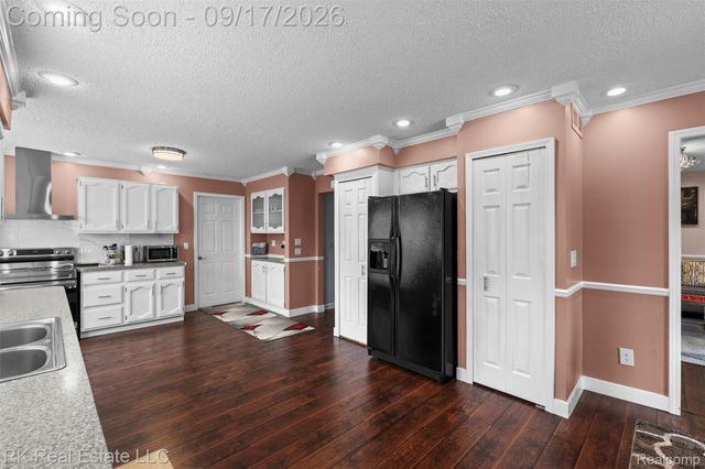 15461 Vincent Street, Clinton Charter Township, MI 48038