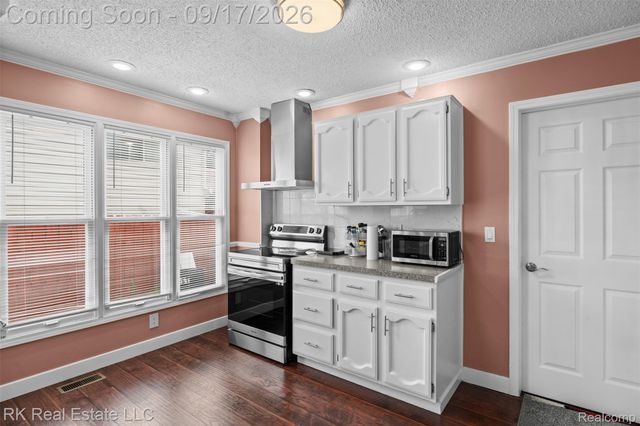 15461 Vincent Street, Clinton Charter Township, MI 48038