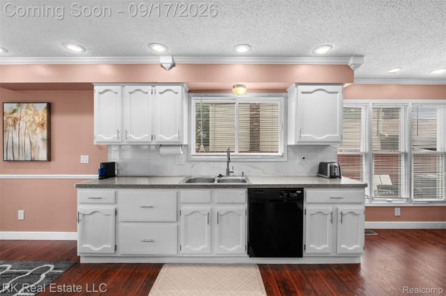 15461 Vincent Street, Clinton Charter Township, MI 48038