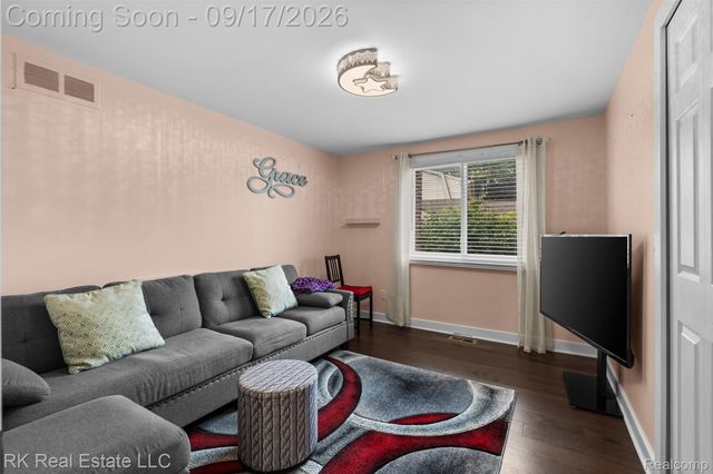 15461 Vincent Street, Clinton Charter Township, MI 48038