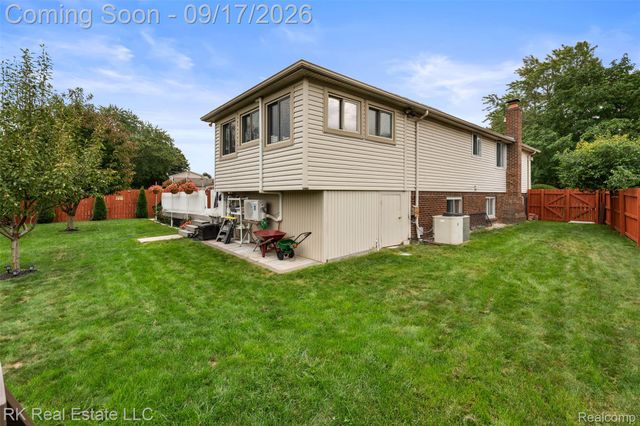 15461 Vincent Street, Clinton Charter Township, MI 48038