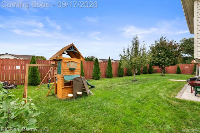 15461 Vincent Street, Clinton Charter Township, MI 48038