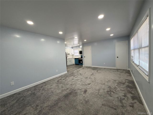 21 Cochran Place, Valley Stream, NY 11581