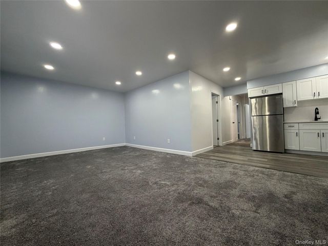 21 Cochran Place, Valley Stream, NY 11581