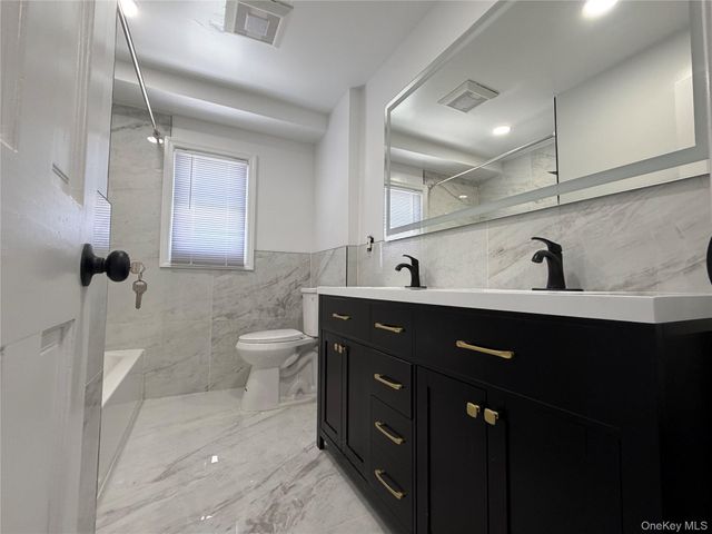 21 Cochran Place, Valley Stream, NY 11581