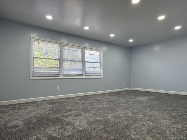 21 Cochran Place, Valley Stream, NY 11581