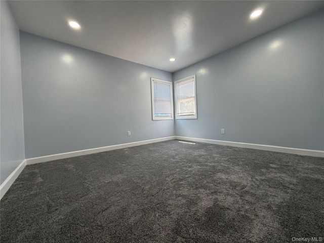 21 Cochran Place, Valley Stream, NY 11581