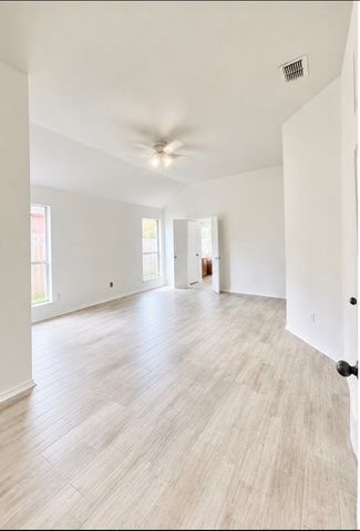 5300 Meadow Court, Flint, TX 75762