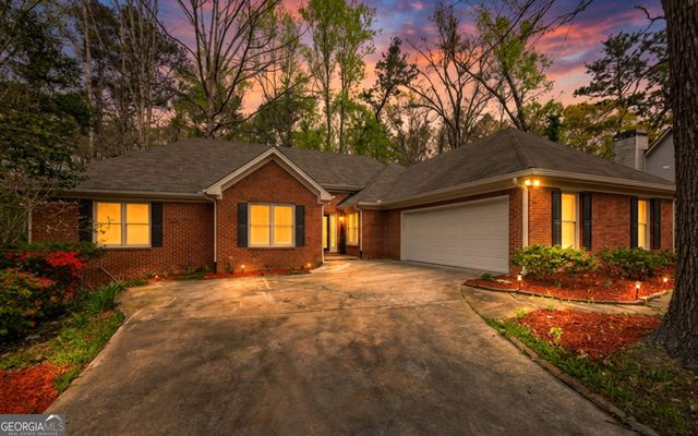 601 Cobblestone Lane, Stone Mountain, GA 30087