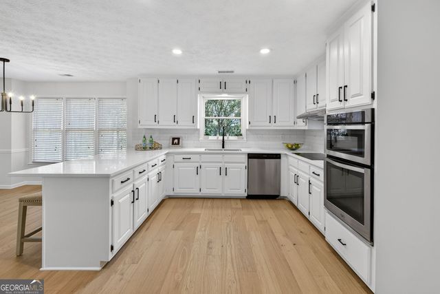 601 Cobblestone Lane, Stone Mountain, GA 30087