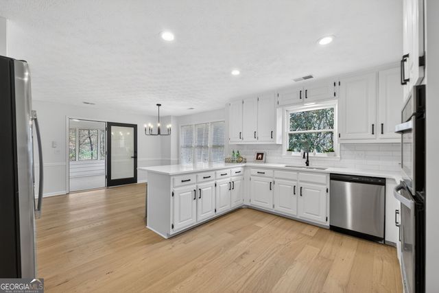 601 Cobblestone Lane, Stone Mountain, GA 30087