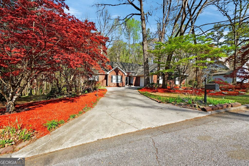 601 Cobblestone Lane, Stone Mountain, GA 30087
