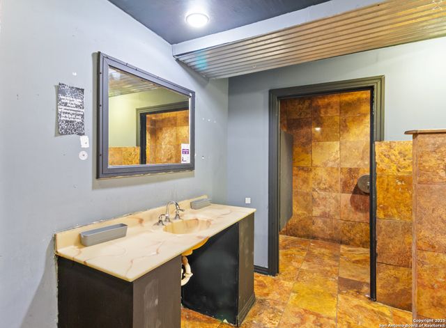 1812 Main, San Antonio, TX 78212