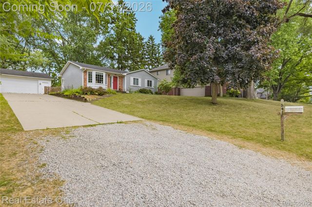 541 Curzon Road, Rochester Hills, MI 48307